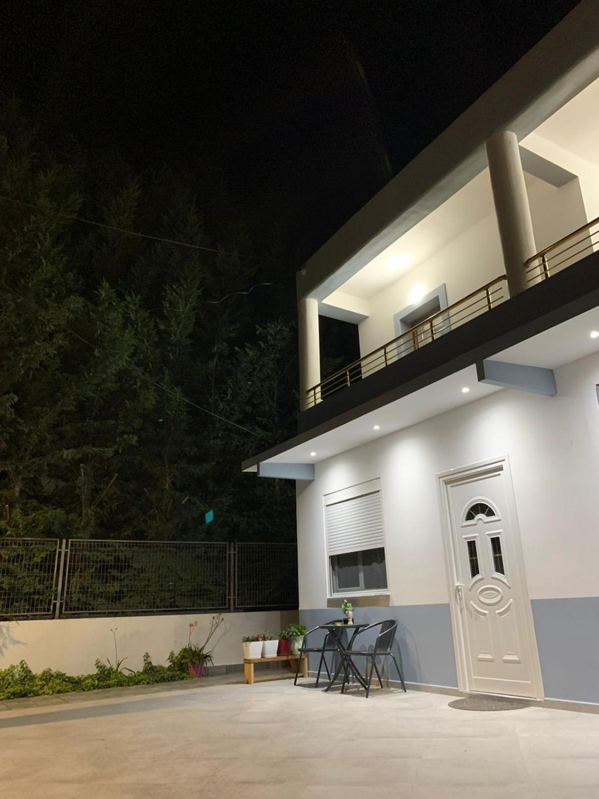 Villa Likaj ベラト エクステリア 写真